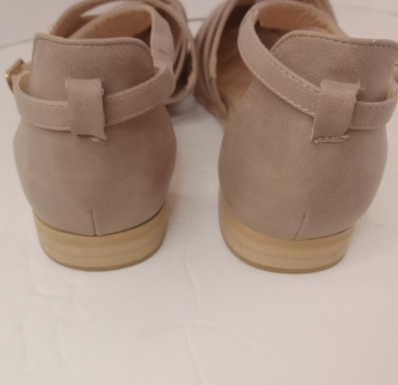 Size 8.5 Women Shoes Journee Collection Taupe Flats Sandals Casual Comfort Open - Picture 3 of 7